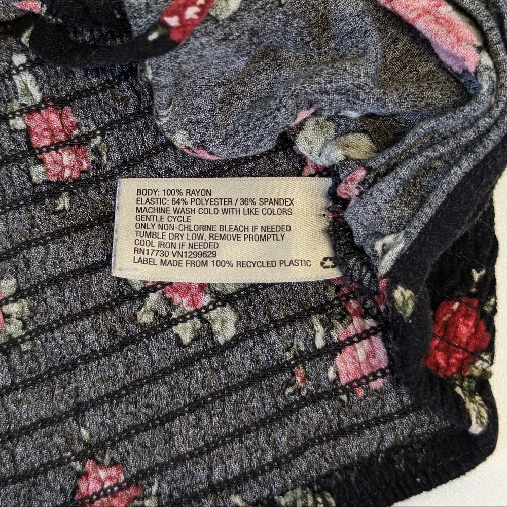 Wild Fable Black & Rose Floral Long-Sleeve Crop Top Blouse with Ruched Front - Picture 9 of 9